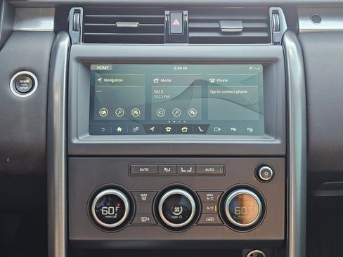 Used 2020 Land Rover Discovery Landmark image 13