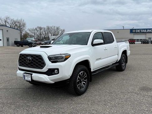 Used 2022 Toyota Tacoma TRD Sport w/ Technology Package AWD/4WD image 1