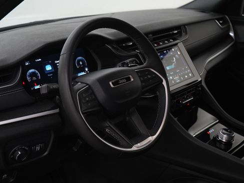 Used 2023 Jeep Grand Cherokee L Laredo image 24