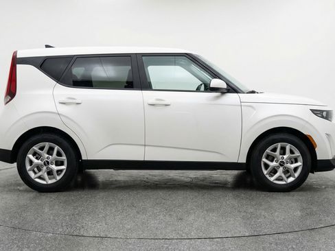 Used 2025 Kia Soul LX w/ LX Technology Package image 11