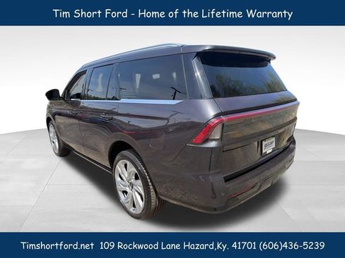 Used 2025 Lincoln Navigator Reserve AWD/4WD image 10