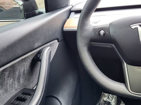 Used 2021 Tesla Model Y Performance AWD/4WD image 22