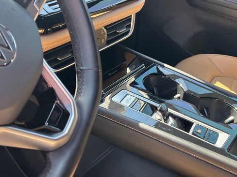 Used 2024 Volkswagen Atlas Cross Sport SEL R-Line image 11