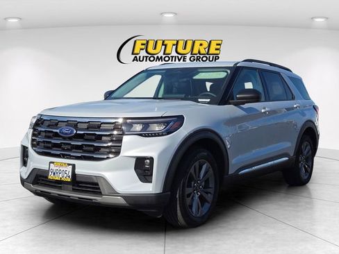 Certified 2025 Ford Explorer Active w/ Active Comfort Package AWD/4WD image 6