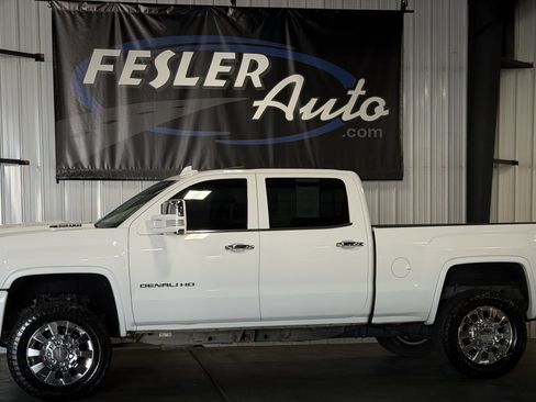 Used 2017 GMC Sierra 2500 Denali w/ Duramax Plus Package AWD/4WD image 2