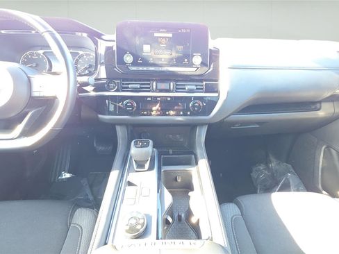 Used 2025 Nissan Pathfinder SV image 13