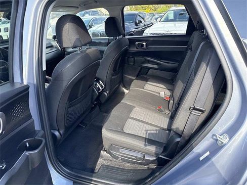 Used 2023 Kia Sorento LX image 16