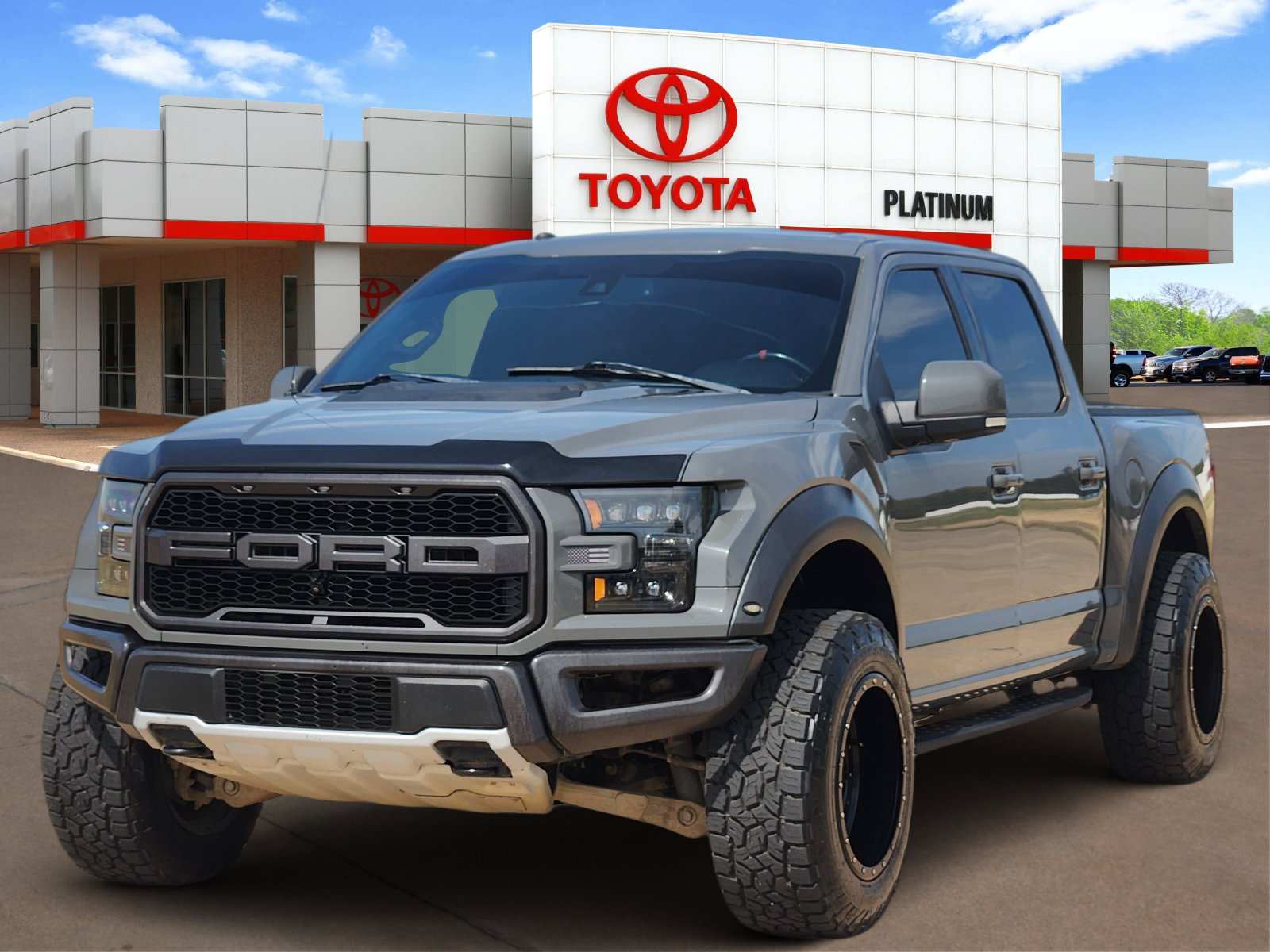 Used 2018 Ford F150 Raptor w/ Equipment Group 802A Luxury AWD/4WD image 2