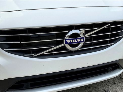 Used 2015 Volvo S60 T5 Platinum image 27
