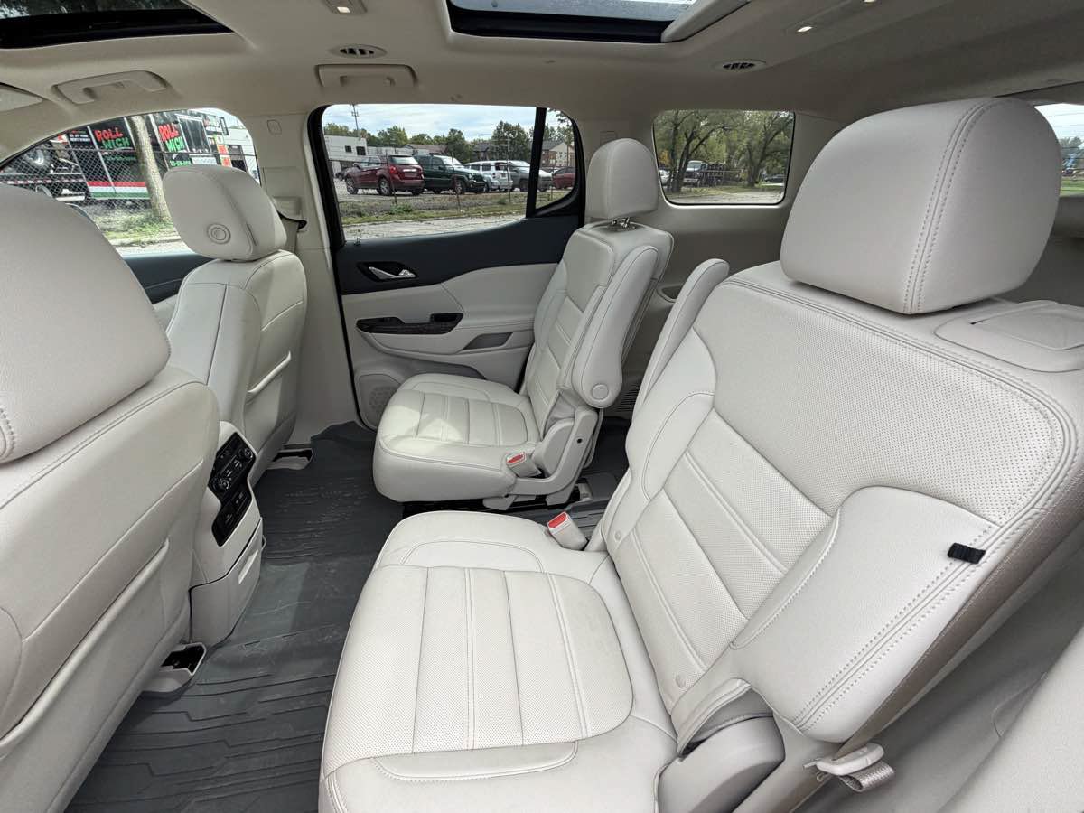 Used 2022 GMC Acadia Denali w/ Denali Ultimate Package AWD/4WD image 11