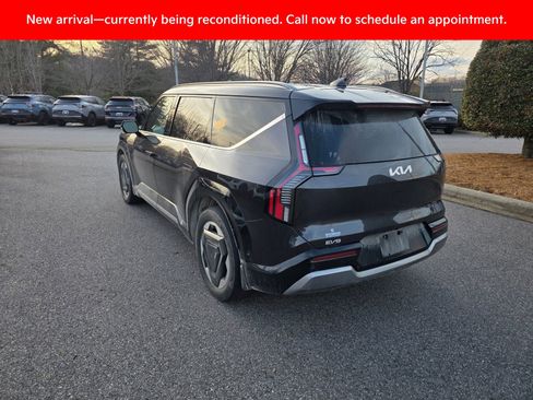 Used 2024 Kia EV9 Land image 3