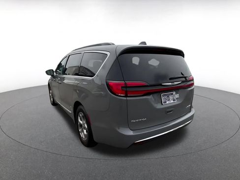Used 2022 Chrysler Pacifica Limited FWD image 11