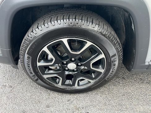 Used 2022 Jeep Compass Latitude w/ Sun and Sound Group FWD image 9