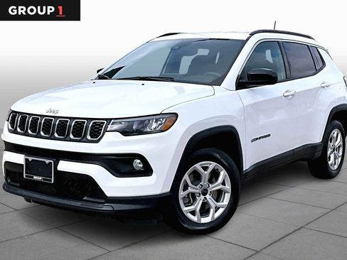 Used 2025 Jeep Compass Latitude image 1