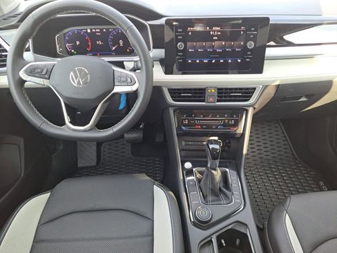 New 2025 Volkswagen Taos SEL image 20