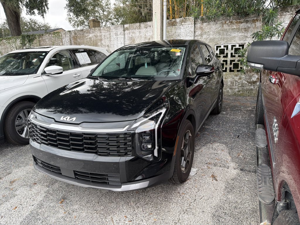 Certified 2026 Kia Sportage EX FWD image 3
