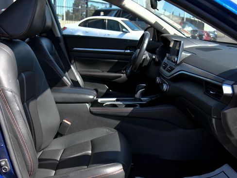 Used 2024 Nissan Altima 2.5 SR FWD image 40
