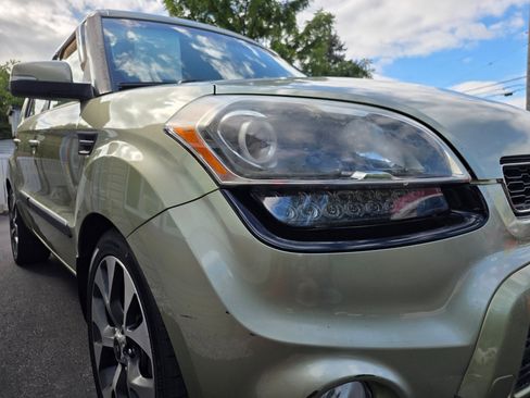 Used 2013 Kia Soul ! w/ Premium Pkg image 12