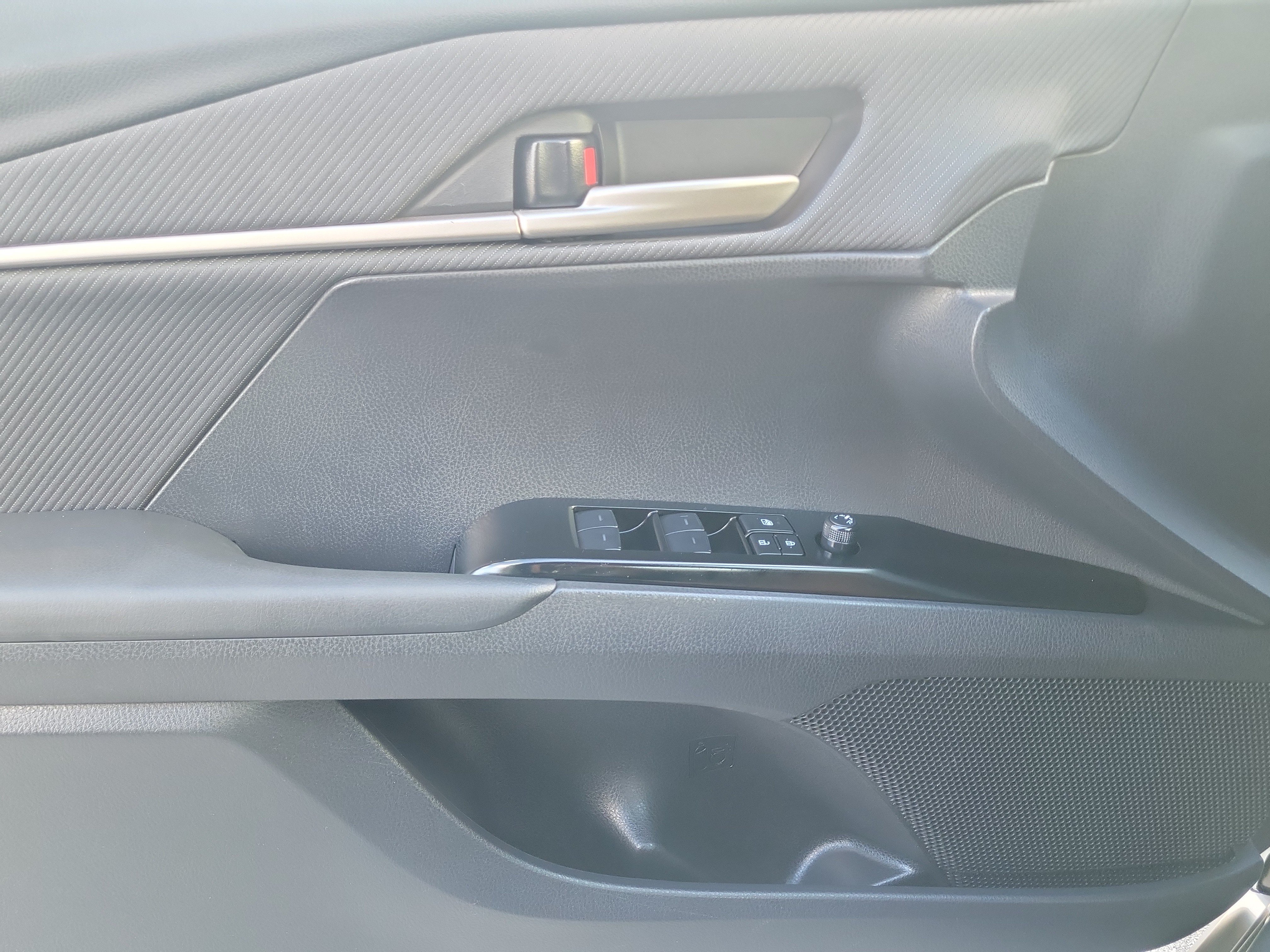 Used 2026 Toyota Camry SE FWD image 28