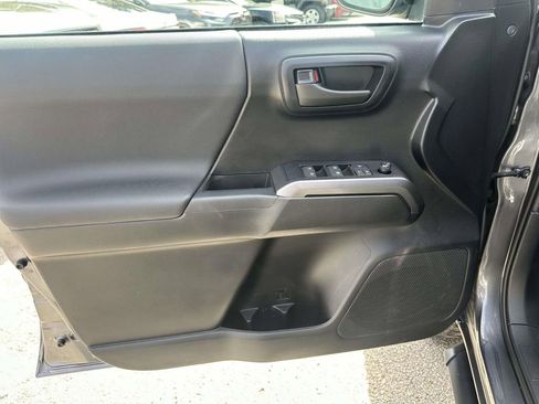 Used 2021 Toyota Tacoma TRD Off-Road w/ Technology Package image 11