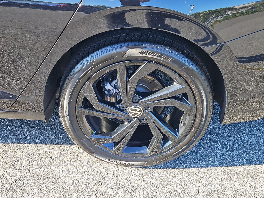 Certified 2025 Volkswagen Jetta SE w/ Sunroof Package FWD image 8