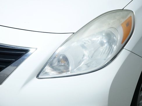 Used 2013 Nissan Versa SV image 16