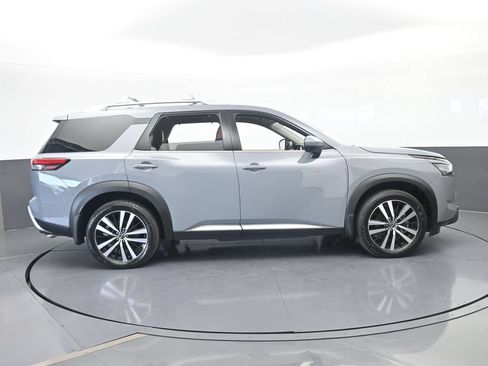 Used 2024 Nissan Pathfinder Platinum AWD/4WD image 7