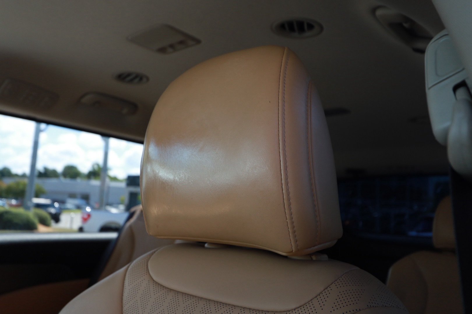 Used 2024 Kia Carnival LX FWD image 22
