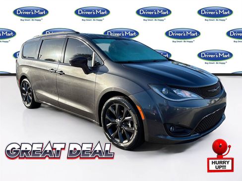 Used 2018 Chrysler Pacifica Touring-L w/ Premium Audio Group image 1
