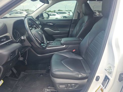 Used 2020 Toyota Highlander XLE FWD image 5