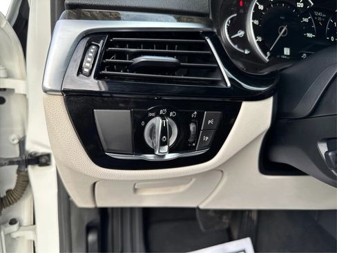 Used 2019 BMW 530i xDrive w/ Convenience Package image 20