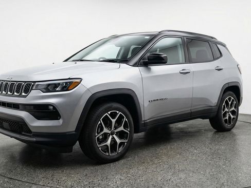 Used 2025 Jeep Compass Limited image 3