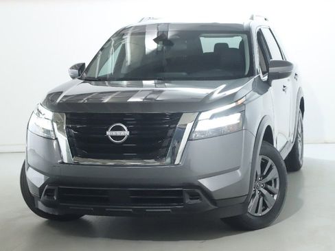 Used 2025 Nissan Pathfinder SV FWD image 4