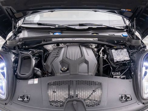 Certified 2025 Porsche Macan image 29