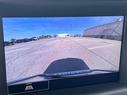 Used 2024 GMC Terrain SLT image 27