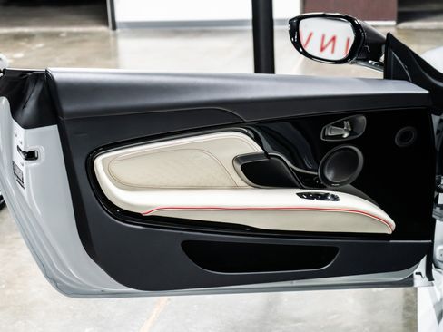 Used 2023 Aston Martin DBS Volante image 40