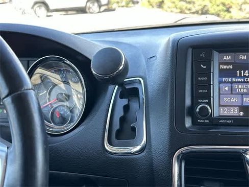 Used 2013 Chrysler Town & Country Touring image 25