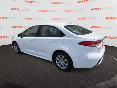 Used 2020 Toyota Corolla LE FWD image 3