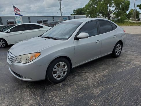 Used 2010 Hyundai Elantra GLS FWD image 10