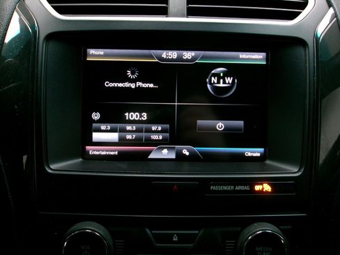 Used 2016 Ford Explorer XLT w/ Equipment Group 201A image 4