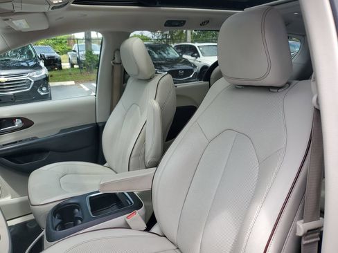 Used 2019 Chrysler Pacifica Limited FWD image 22