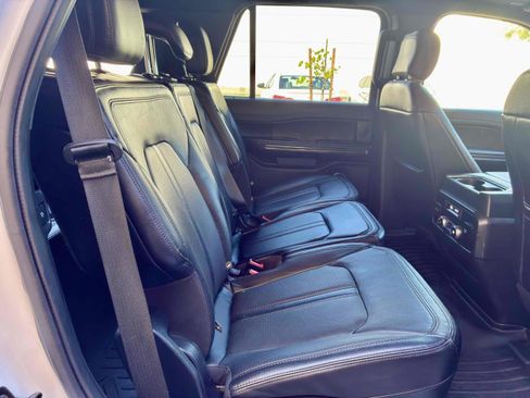 Used 2019 Ford Expedition Limited w/ Equipment Group 301A AWD/4WD image 40