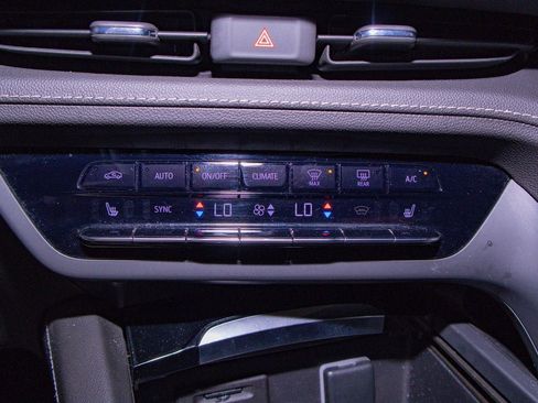 Certified 2022 Buick Envision Essence w/ Technology Package I image 20