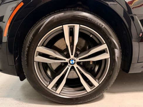 Used 2022 BMW X7 xDrive40i w/ M Sport Package AWD/4WD image 11