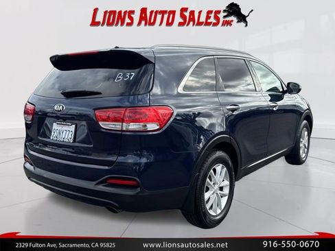 Used 2017 Kia Sorento FWD image 5