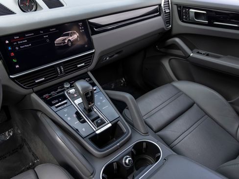 Certified 2022 Porsche Cayenne AWD/4WD image 40