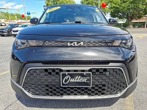 Used 2025 Kia Soul LX w/ LX Technology Package FWD image 8
