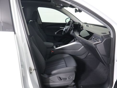 Used 2025 Audi Q5 Premium w/ Convenience Package image 22