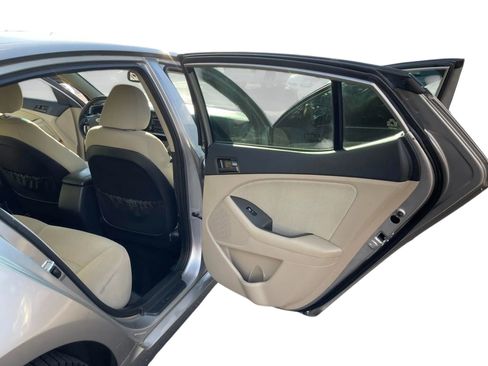 Used 2012 Kia Optima LX w/ Convenience Pkg image 16