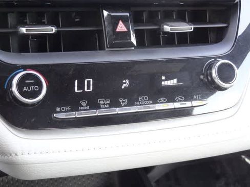 Used 2022 Toyota Corolla SE image 29